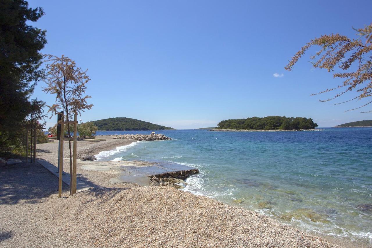 Apartments By The Sea Maslinica, Solta - 14748 Εξωτερικό φωτογραφία